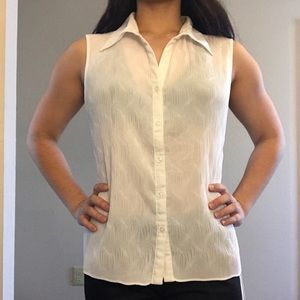 Textured sleeveless dress shirt